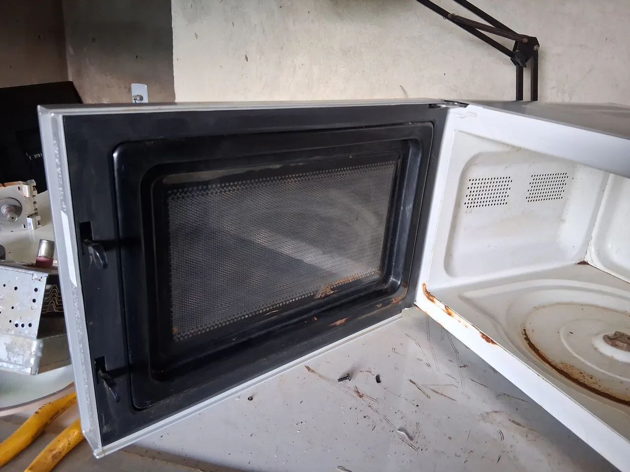 Vendo micro-ondas funcionando perfeitamente so tem 2 tecla que n funciona - Foto 5