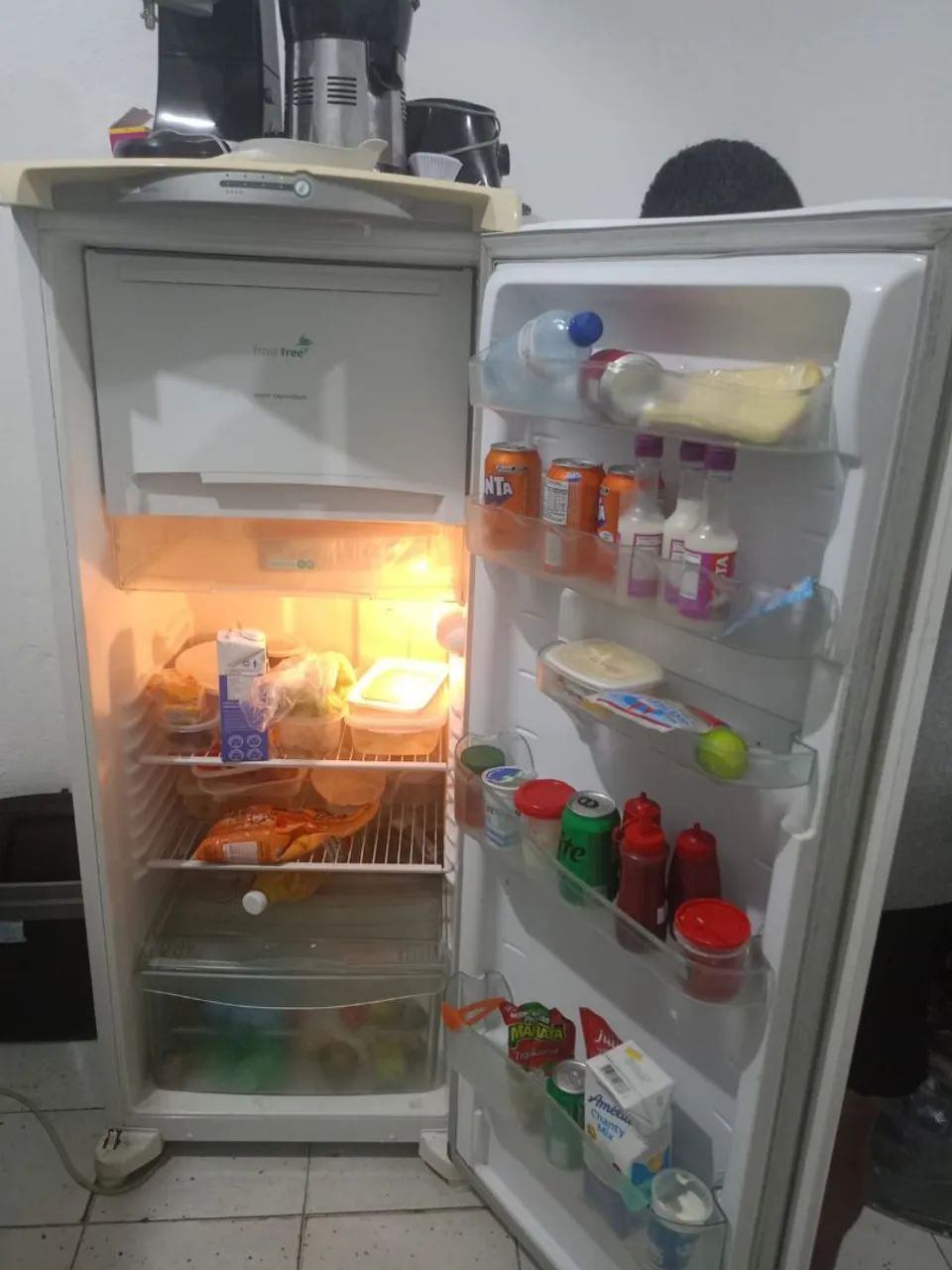 Vendo geladeira consul super conservada 