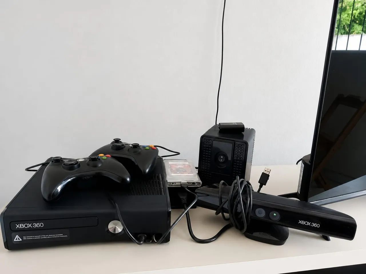 VENDO XBOX 360 SLIM COMPLETO