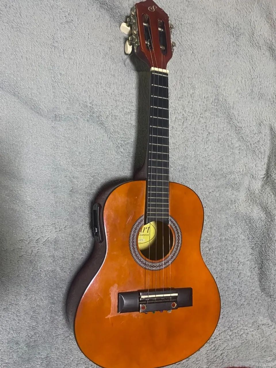 Cavaquinho elétrico 