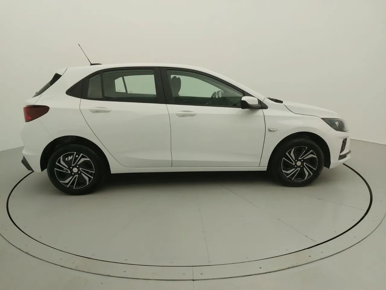 Chevrolet Onix Hatch 1.0 12V Flex Mec. 4P, foto 6 de 18