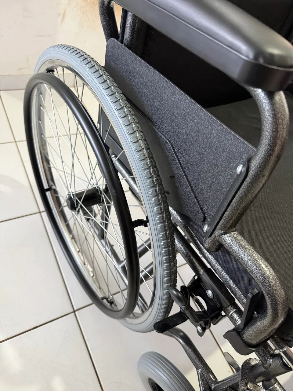 Cadeira de rodas nova até 120kg - Foto 3
