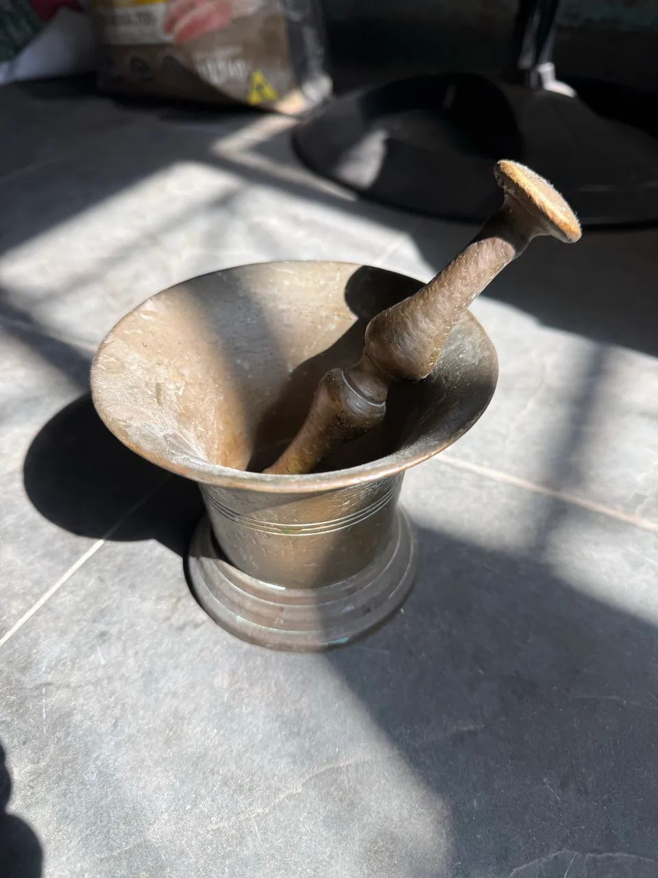 Pilão de bronze antigo 