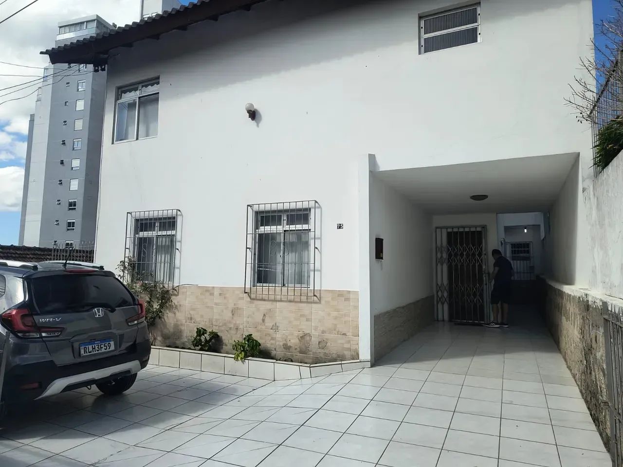 CC Casa de 4 Quartos com 140m² e  2 Vagas na Agronômica  Florianópolis