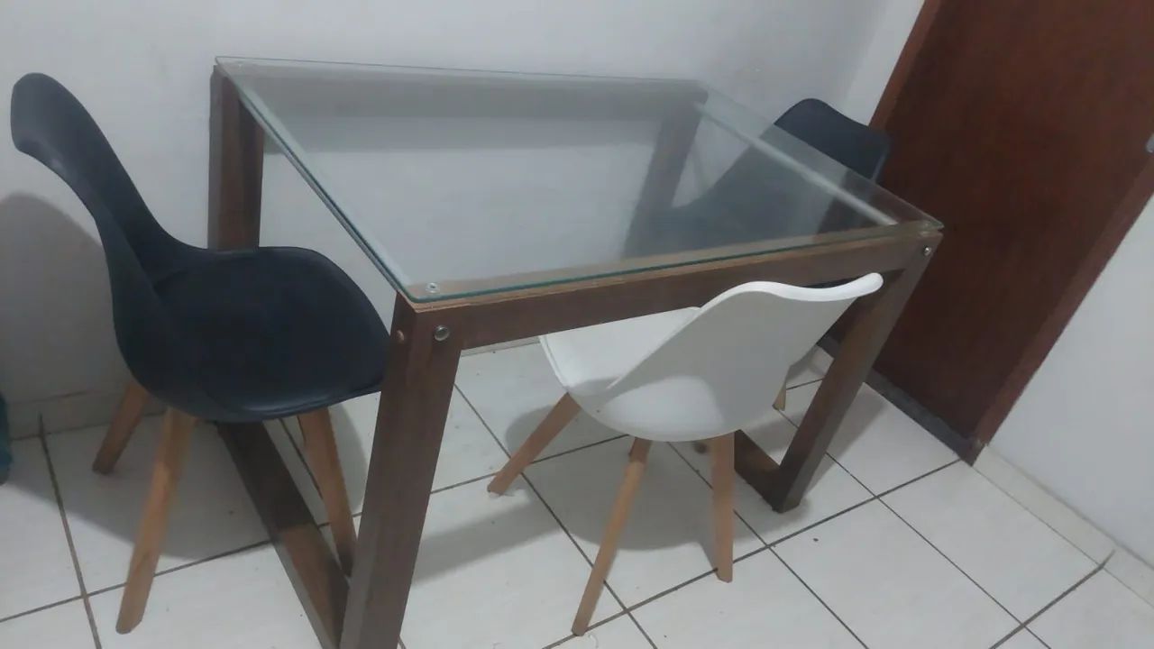 Mesa de vidro com 3 cadeiras  - Foto 4