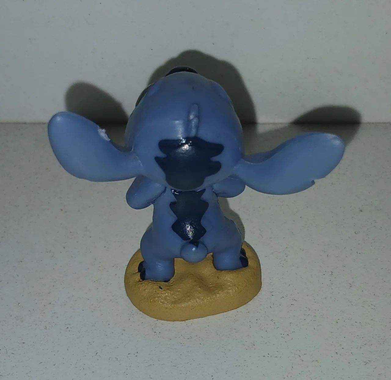 BONECO MINIATURA LILO E STITCH AREIA - Foto 2