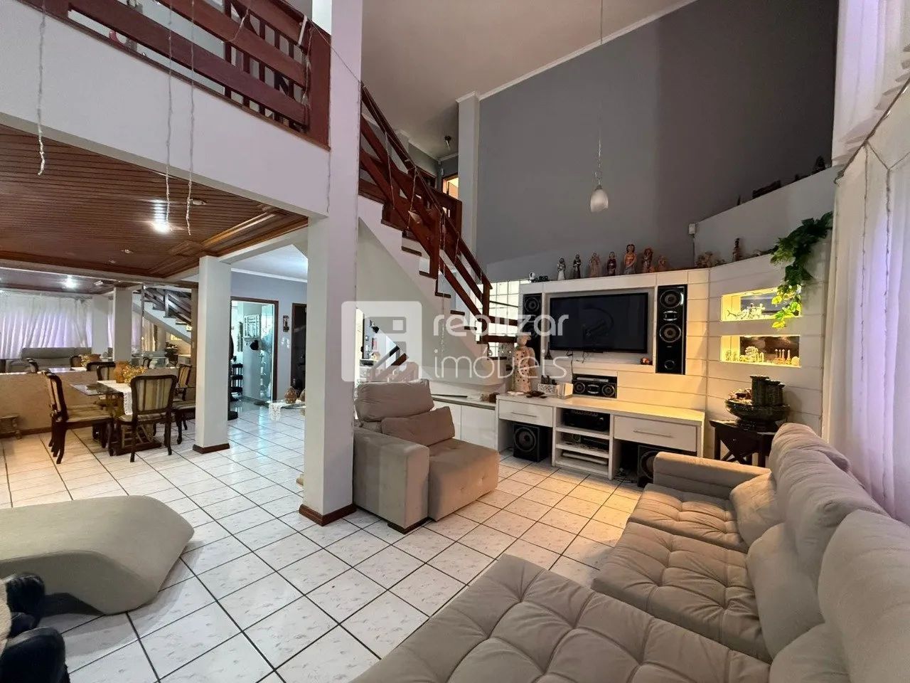 Casa de 5 quartos no bairro Jardim Atlântico - Florianópolis