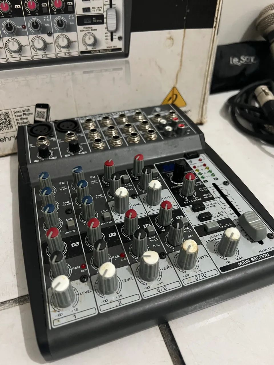 Mesa de som e microfone  - Foto 4
