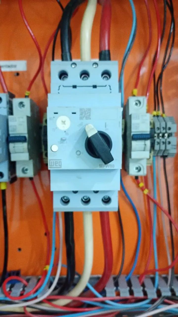 Eletricista de turno 