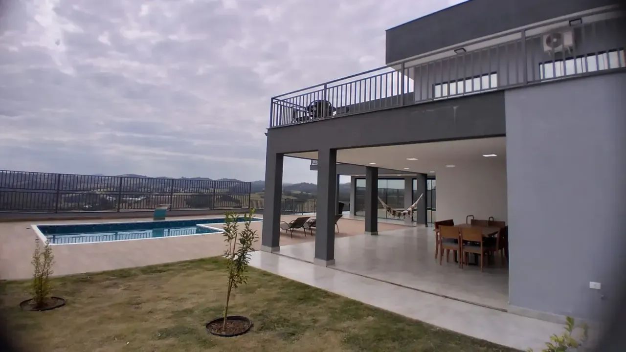 Bela casa à venda em Pinhalzinho/SP.