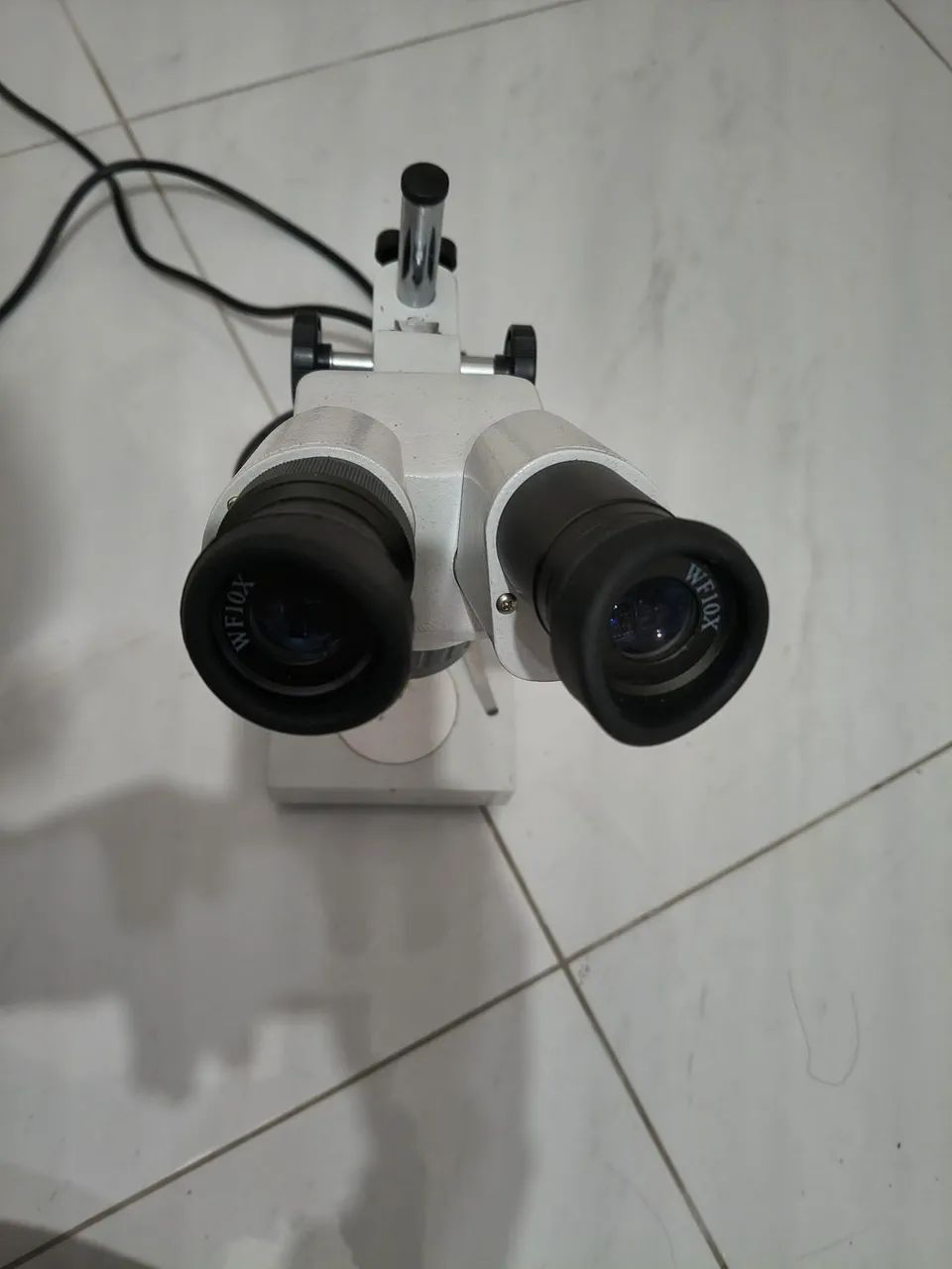 Microscópio binocular Ak10