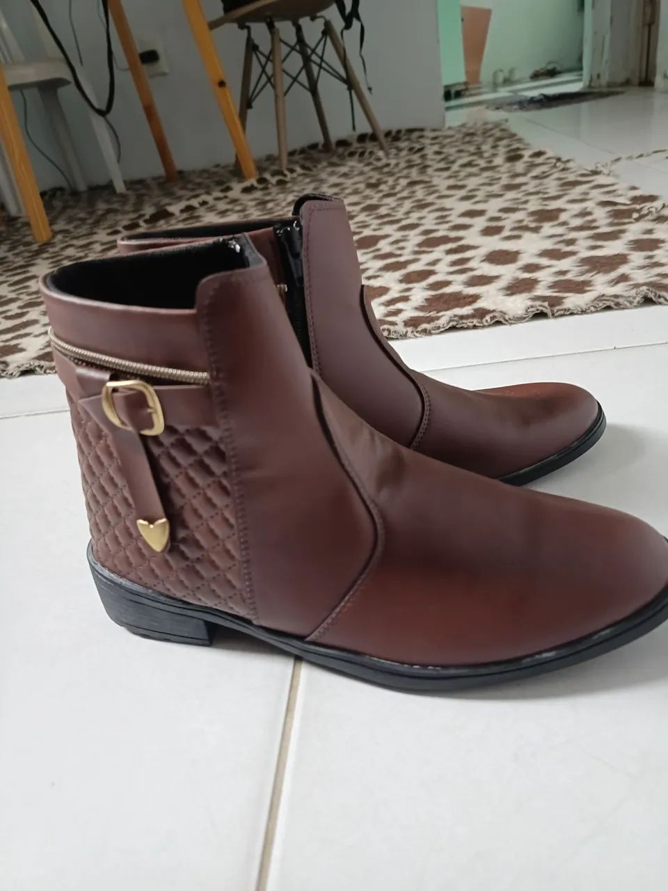 Bota Marrom Feminina cano curto - Foto 2
