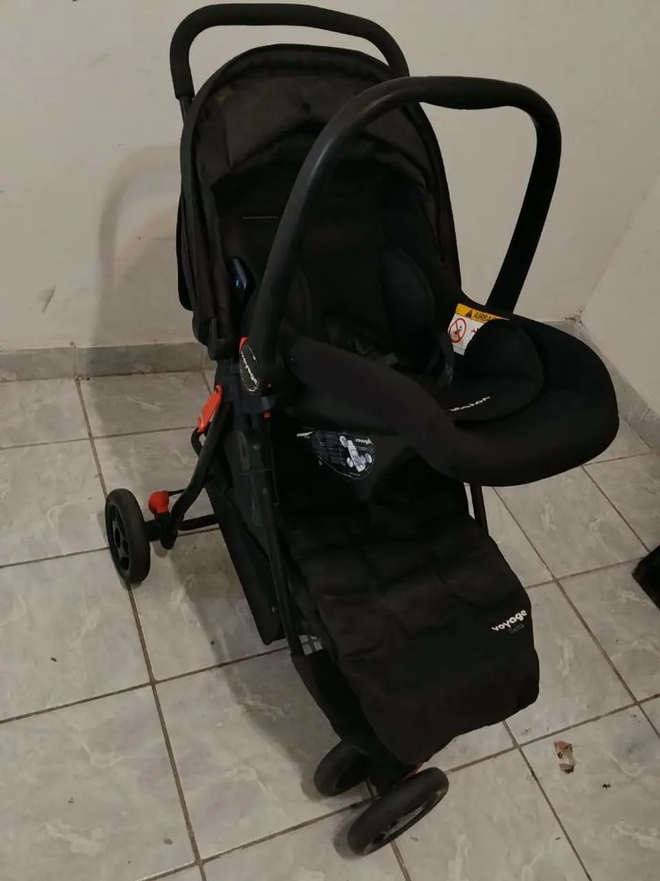 Carrinho de bebe + bebe conforto 