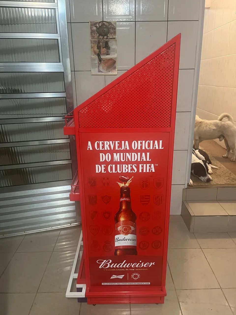 expositor promocional de metal da marca Budweiser - Foto 4