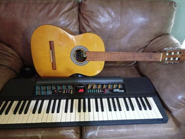 Teclado Casio e Violão Giannini
