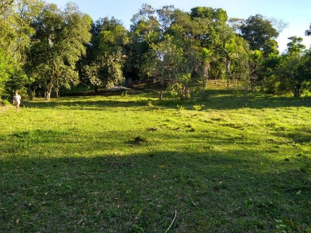 Caetano Imóveis - Terreno escriturado com 2.550m² ideal para sítios (400m do asfalto)