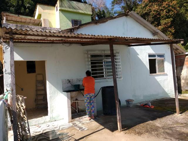 Vendo terreno com 2 casas