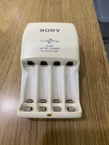 Carregador de pilhas AA sony modelo Bcg-34hhu original perfeito