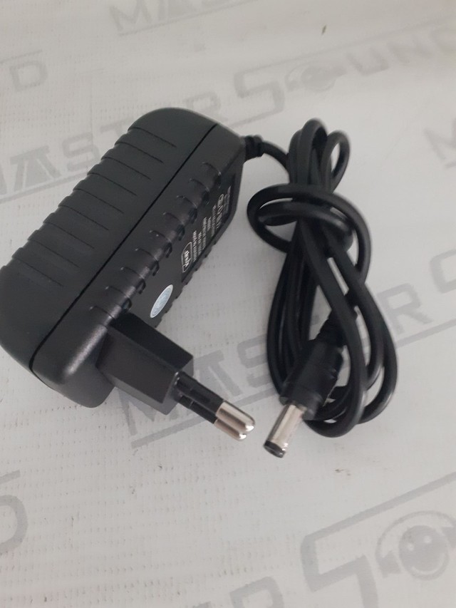 Fonte de alimentação. 12volts.  2 amperes. Com pino P4. Nova. - Foto 2