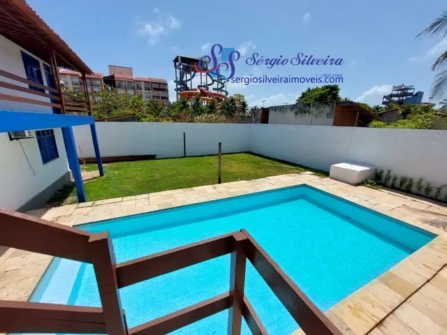 Casa para aluguel por temporada no Porto das Dunas com 6 suítes e piscina privativa.