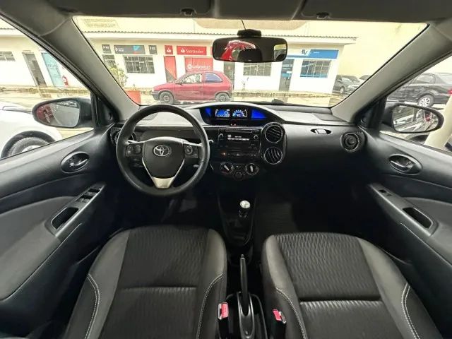 Toyota Etios Sedan 1.5 2017 Completo