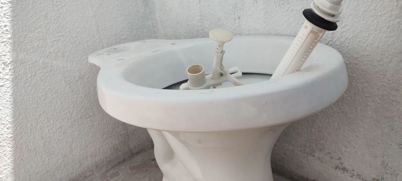 Vaso Sanitário com Caixa de Descarga - Ótimo Estado! - Foto 3