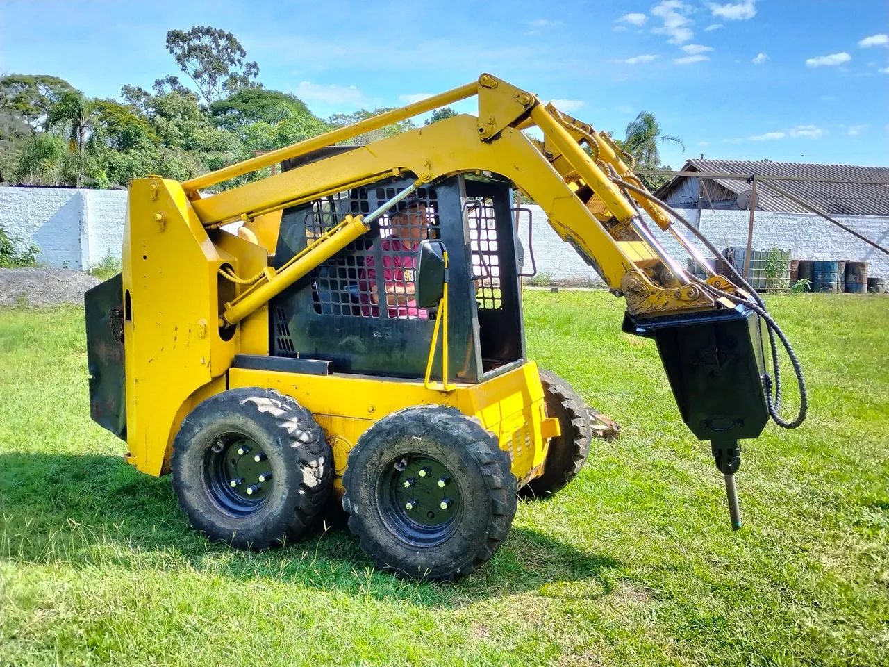 Implemento rompedor para mini carregadeira (bobcat)  - Foto 2