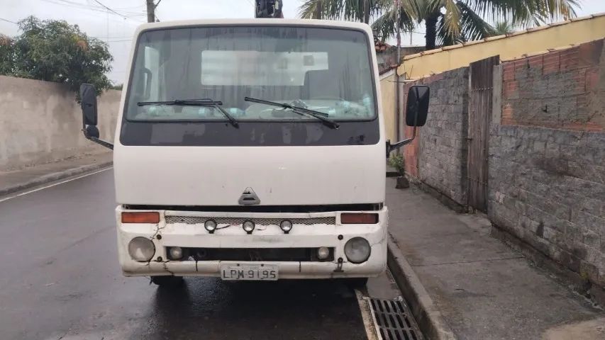 Caminhão Agrale 8.500 E-mec com Cesto Aéreo Guiton 10,5 