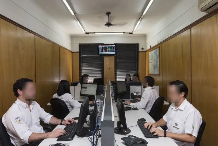 Estação de trabalho (4,6,8 e 10 lugares) - Consulte para Saber Preços