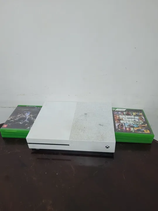 Xbox One Branco 1TB (Completo) + Jogos