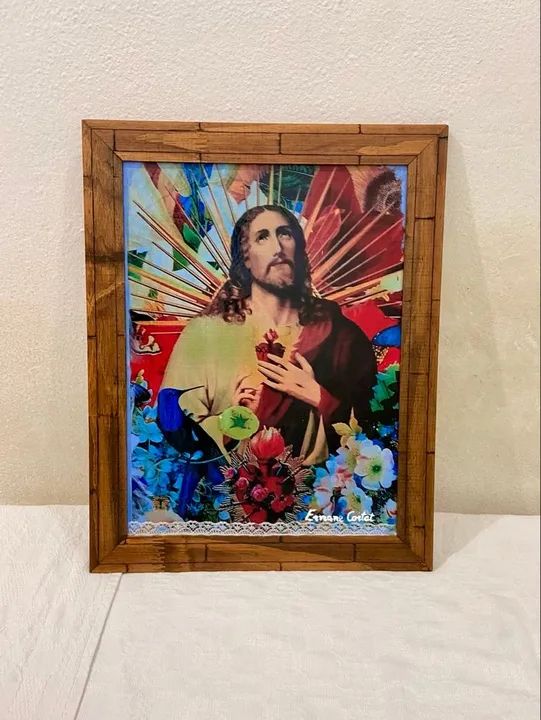 Quadro religioso em madeira com pintura de Jesus