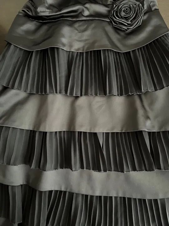 Vestido preto com flor Tamanho P marca lemon cola - Foto 4