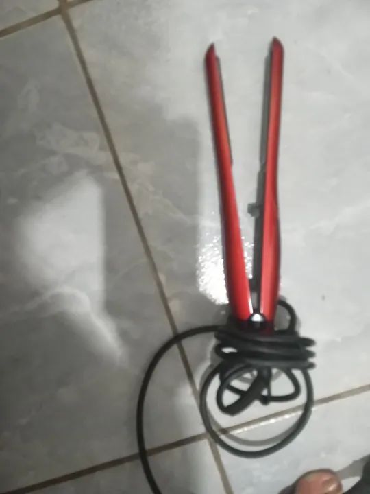 Prancha de Cabelo Vermelha