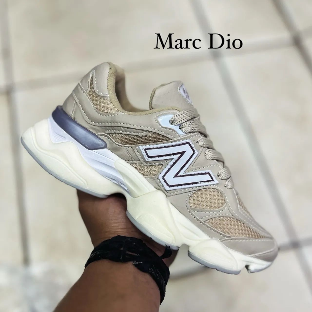 Tênis New Balance 9060