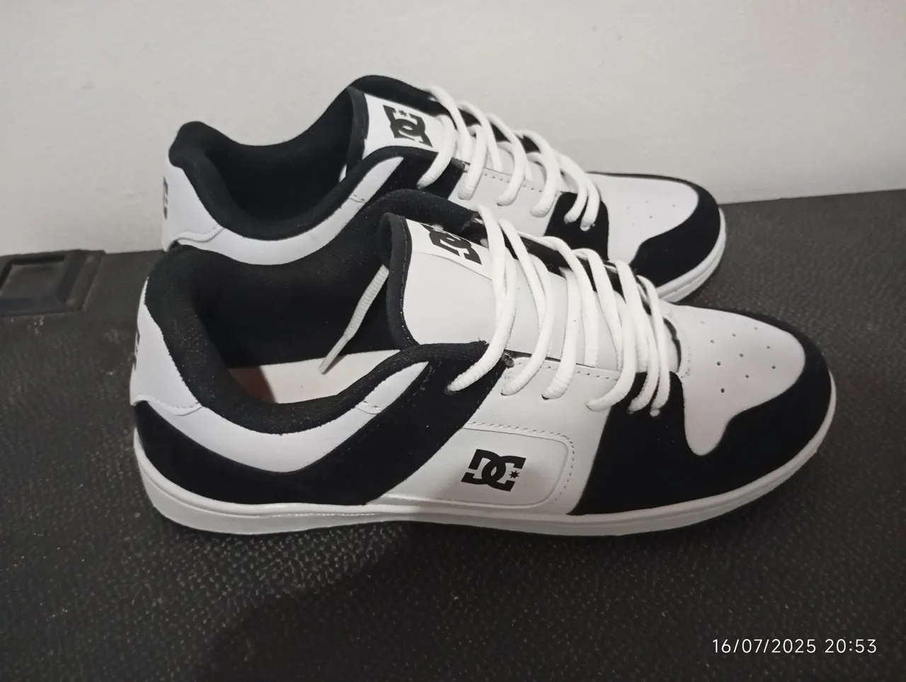 Tênis DC Shoes - Branco e Preto
