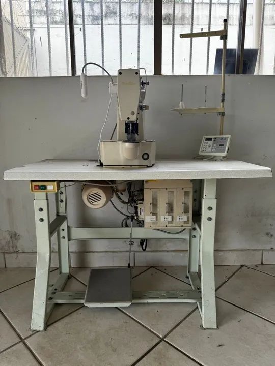 Máquina de Costura Industrial TRAVET 