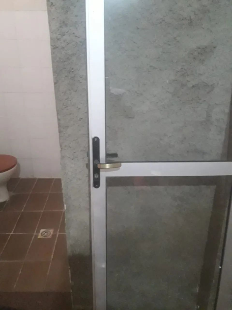 PORTA DE ALUMINIO E VIDRO.