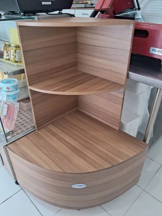 CURVA FLOREIRA  COM PRATELEIRA LINHA AMADEIRADA