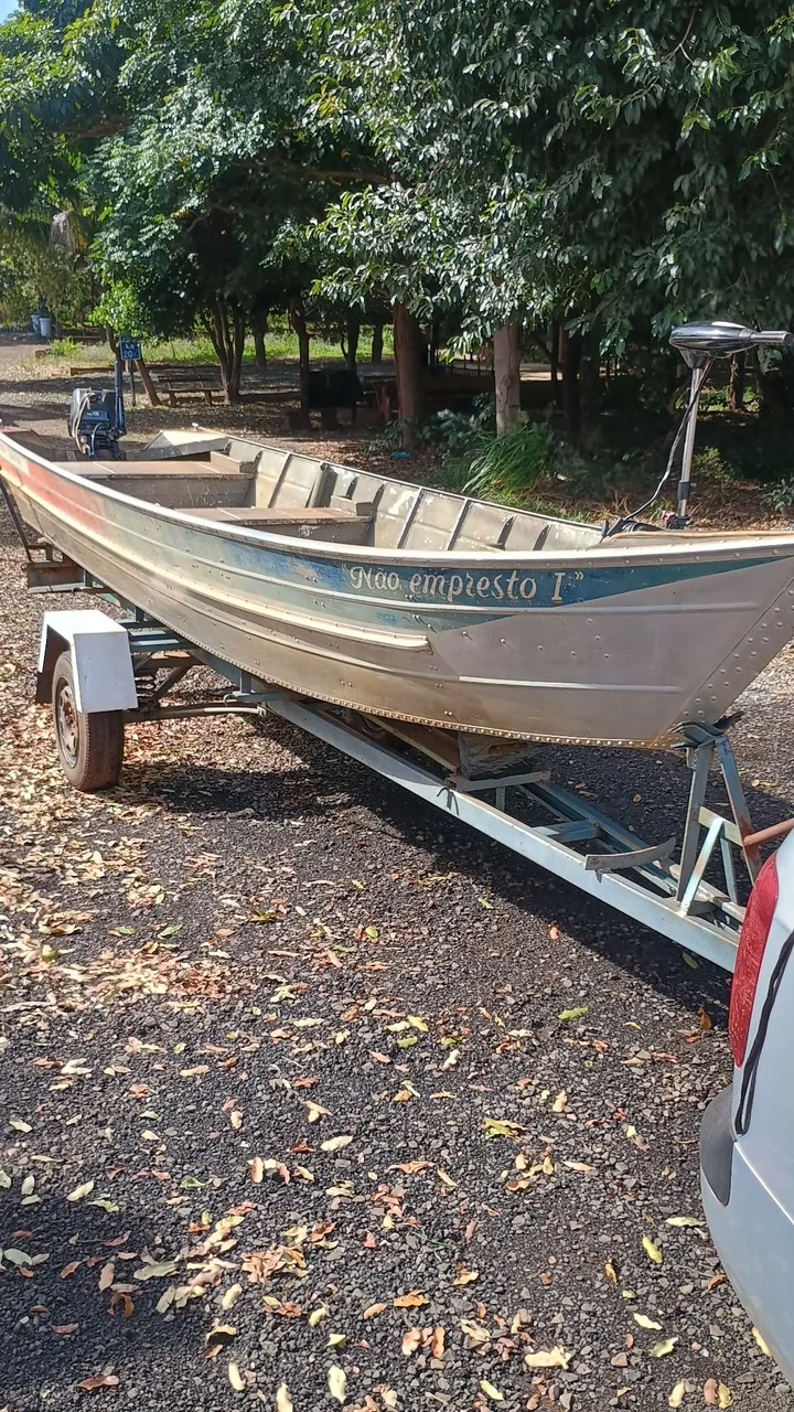 Vendo barco com motores