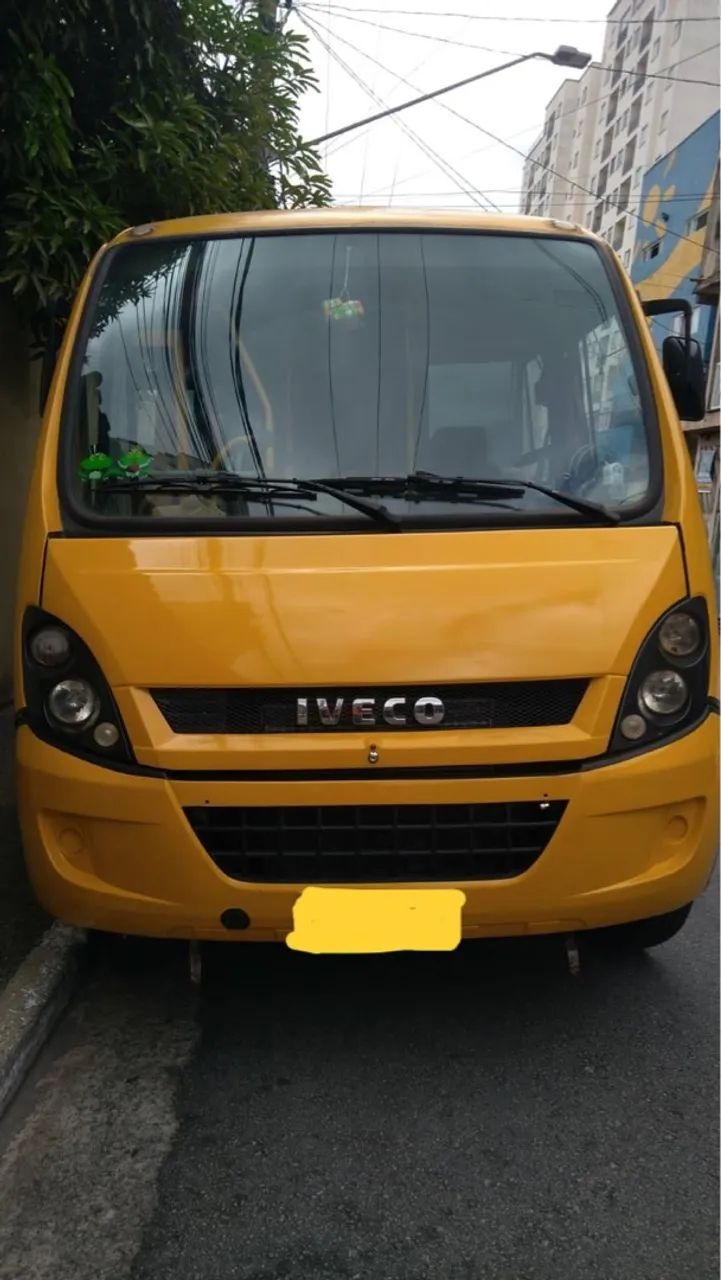 Escolar ônibus no doc