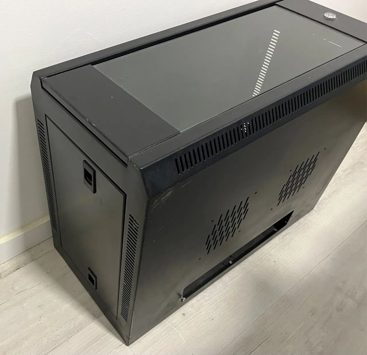 Rack com chave DVR - Servidor 64175973762690120