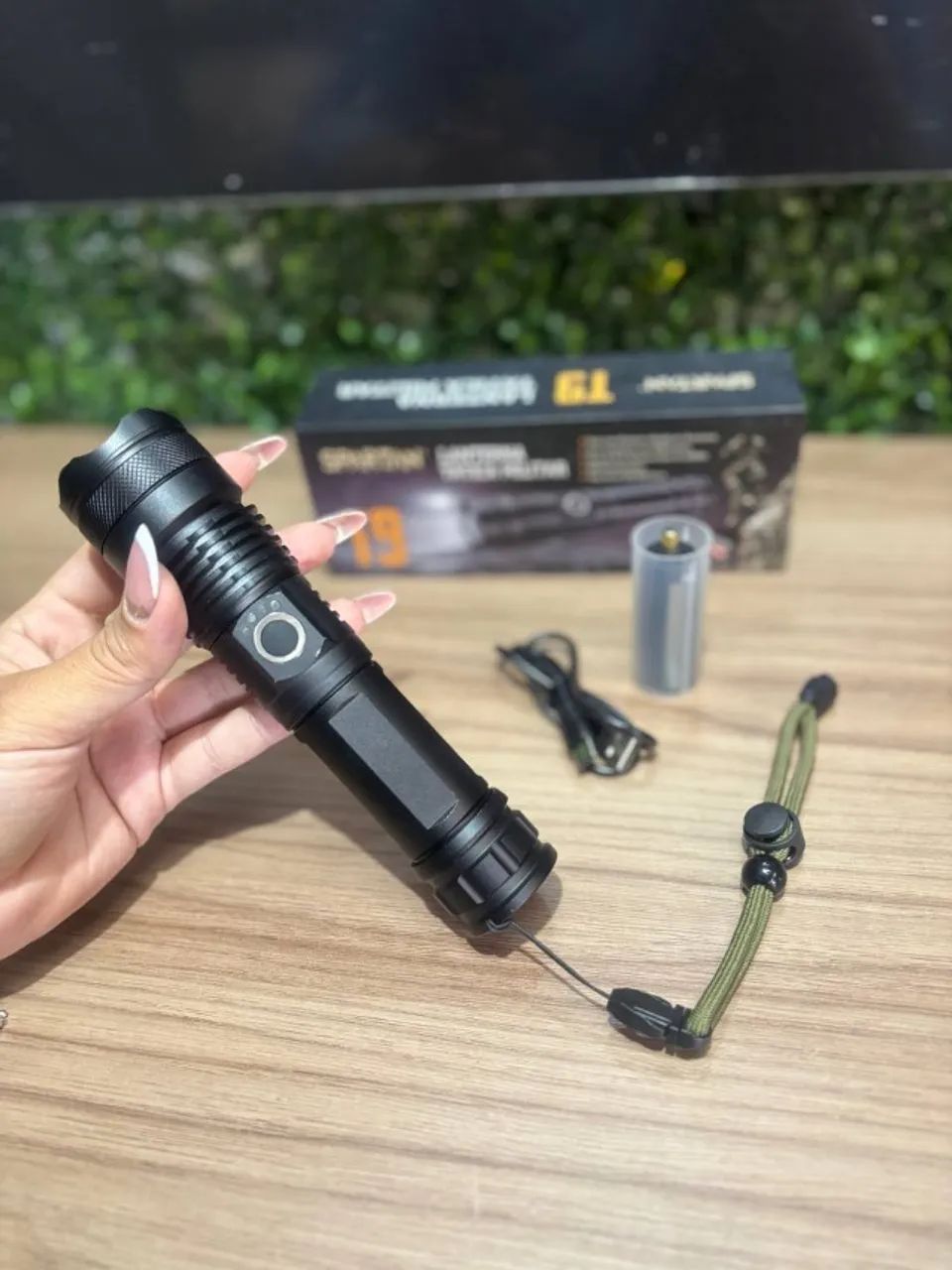 Lanterna Tática Militar - T9