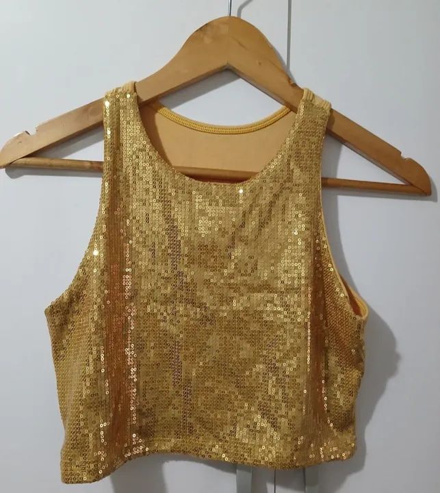 Top cropped dourado com paetês