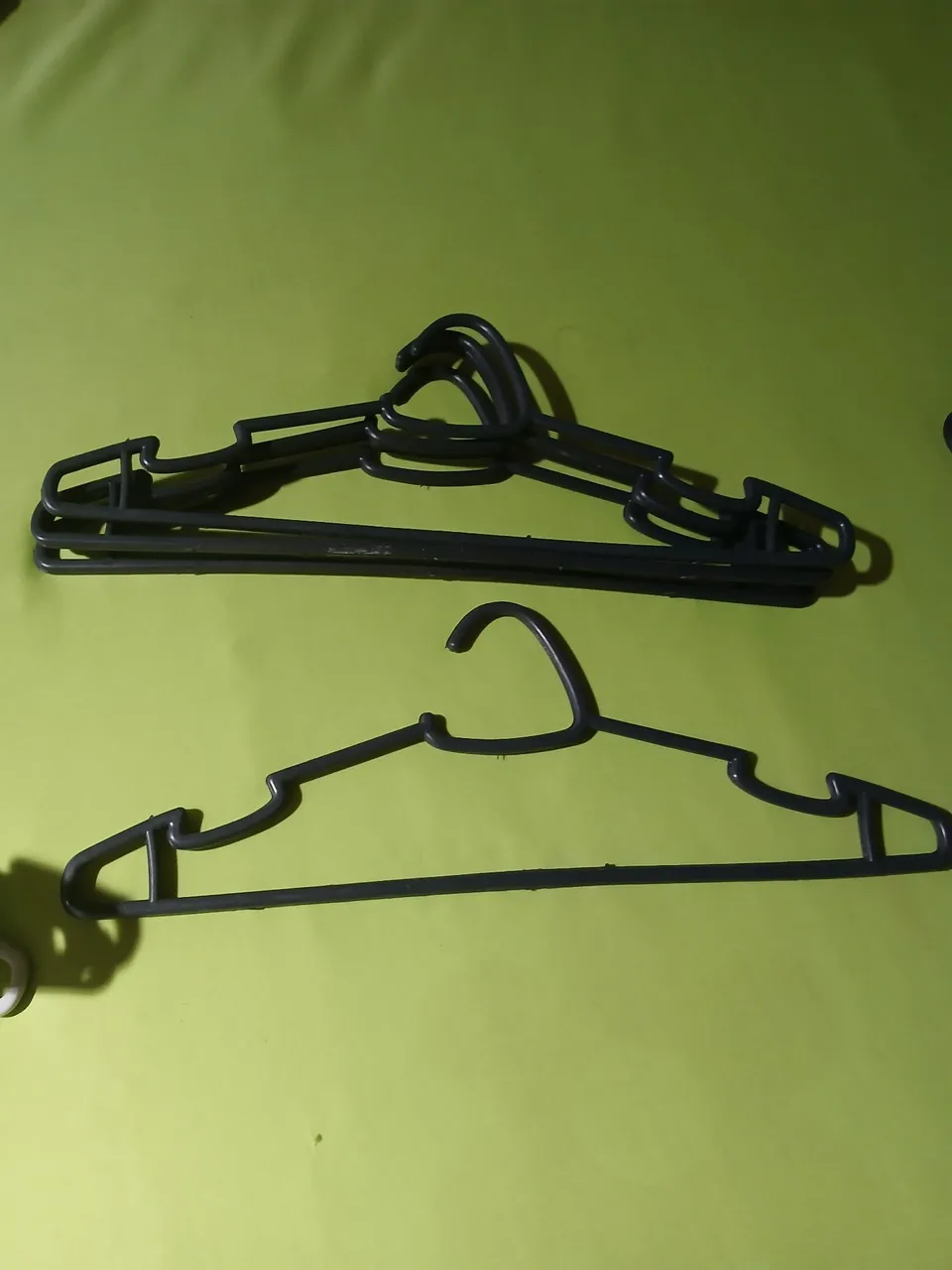 Cabides de Plástico Resistentes - Pacote com 5