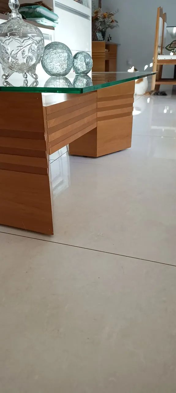 Mesa de centro de vidro com base de madeira - Foto 4