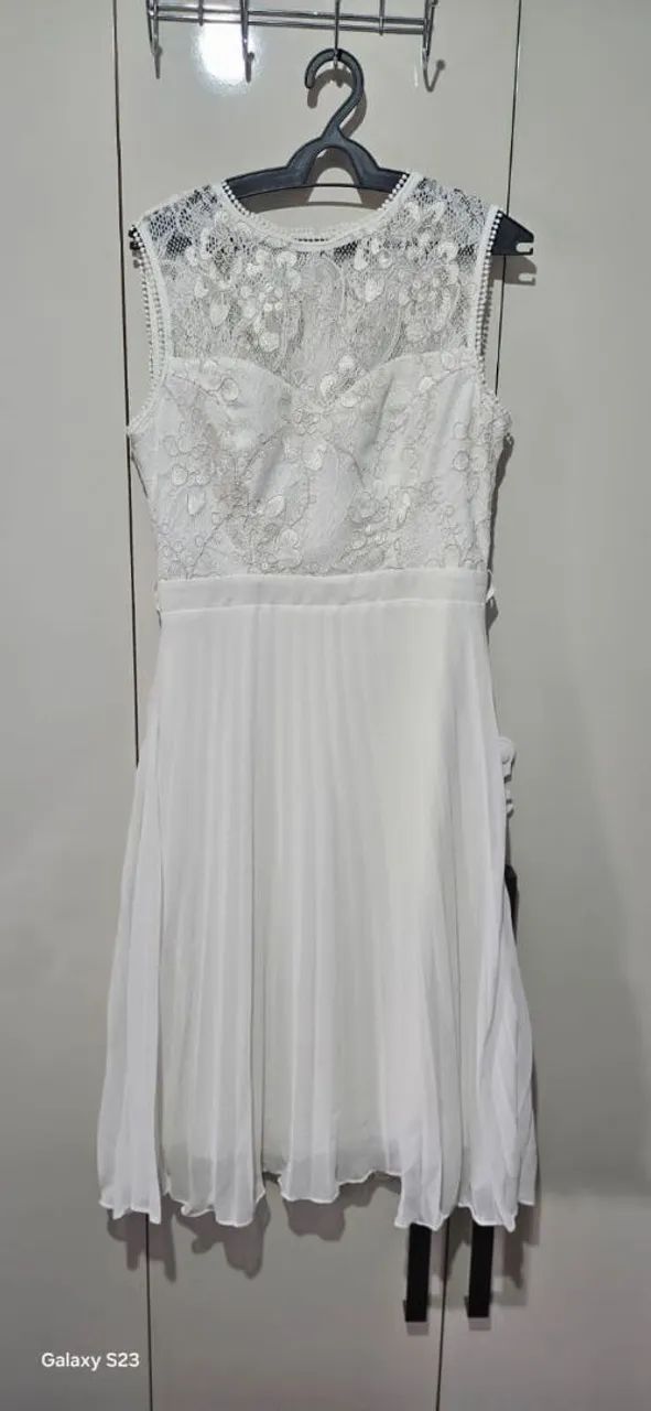 Vestido de renda com saia plissada  - Foto 2