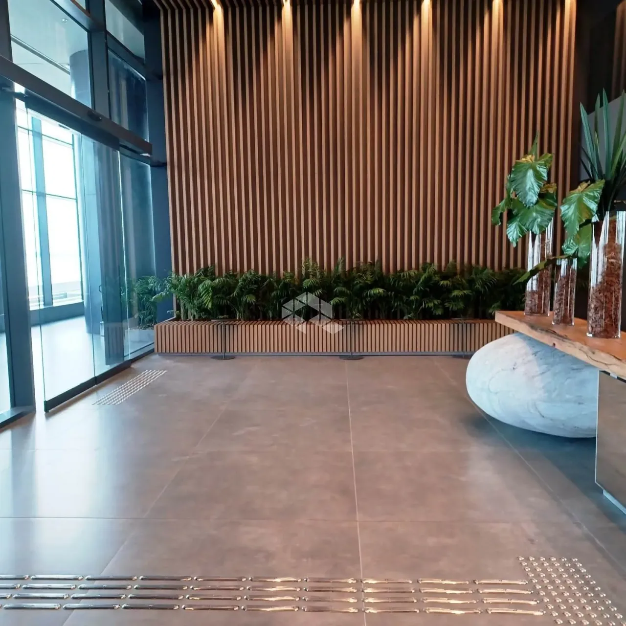 Sala comercial a venda no Pontal na zona sul de Porto Alegre,RS