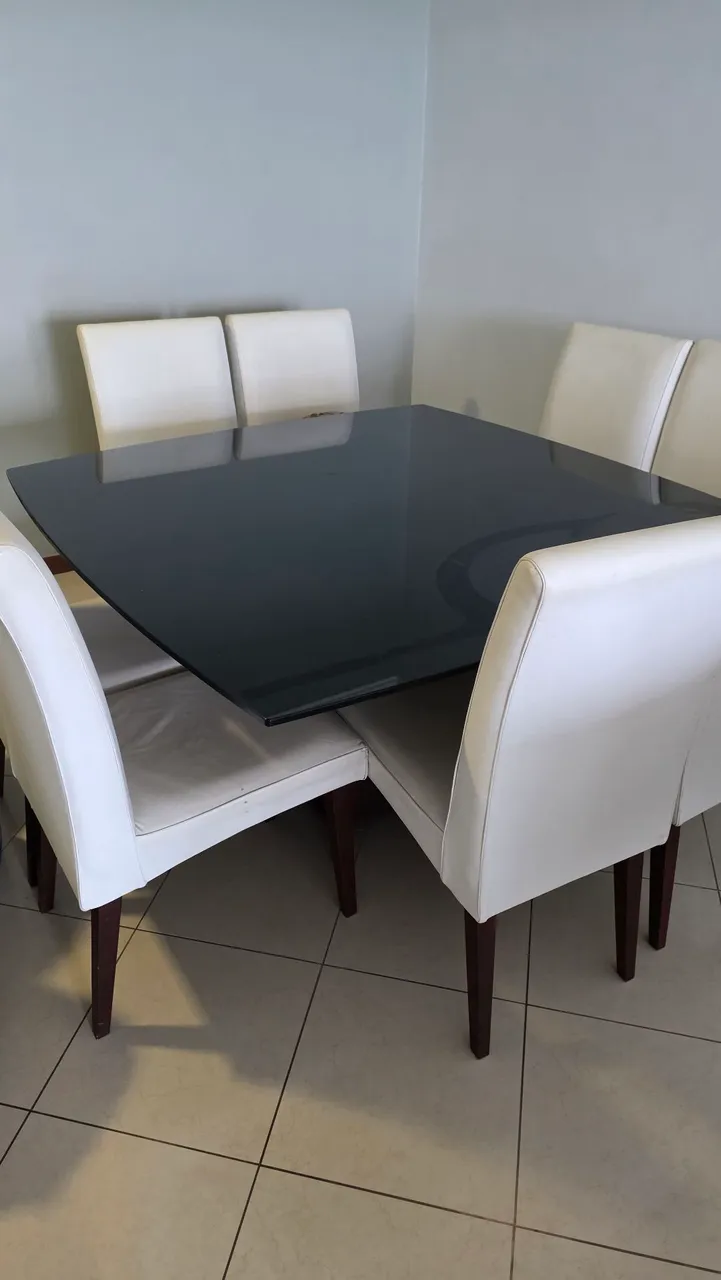 Mesa de Jantar de Vidro com 8 Cadeiras