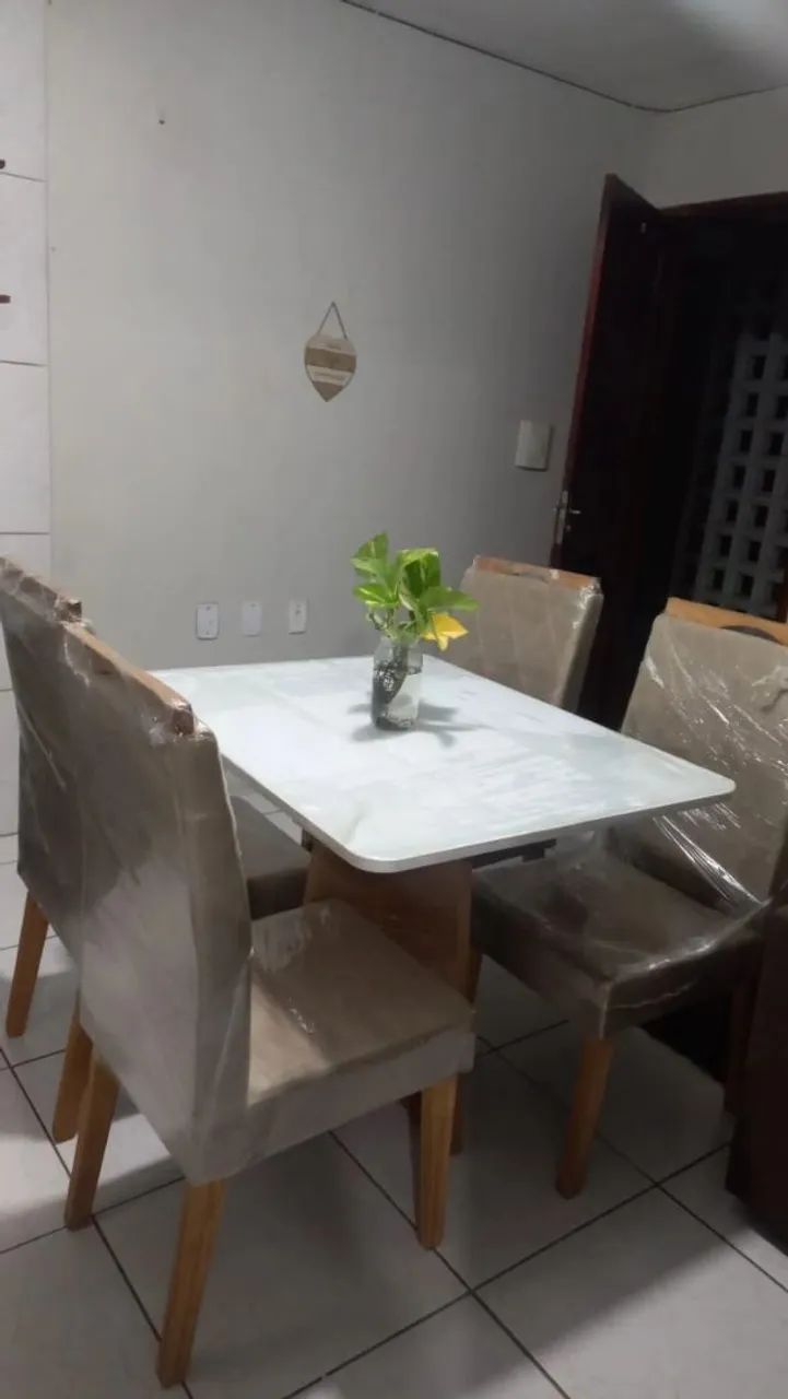 Mesa de Jantar 4 Cadeiras