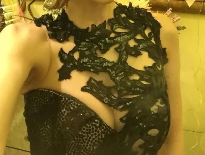 VESTIDO FESTA PRETO COM RENDA - Foto 4